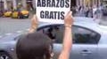 Abrazos Gratis en Barcelona, Free... View Video
